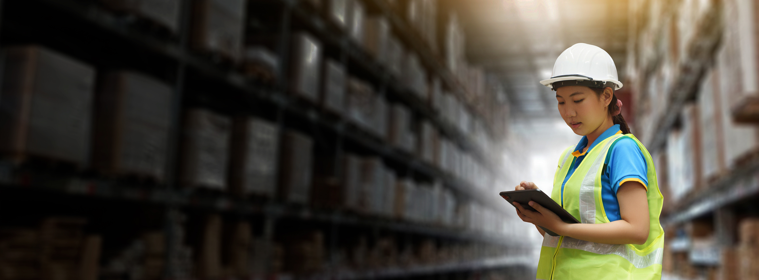 Person holding a tablet in a warehouse